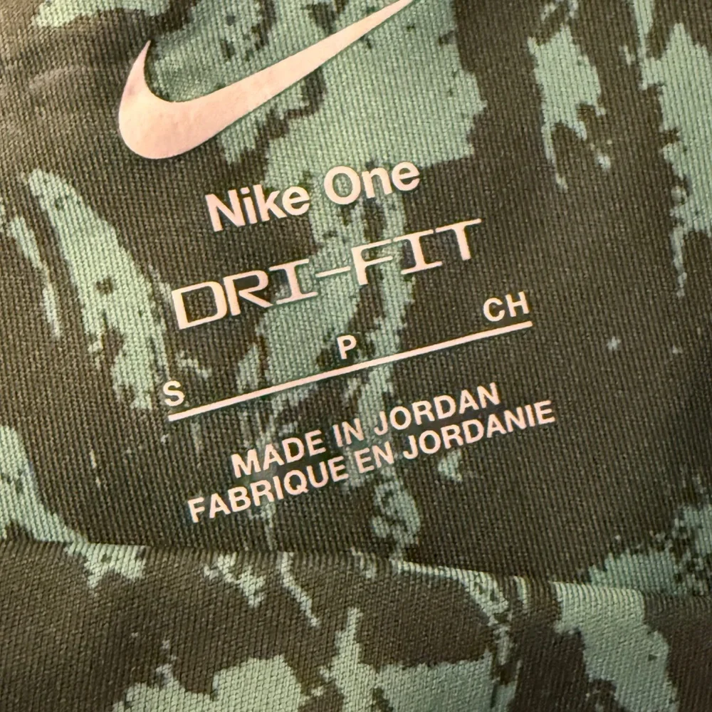 Nike One Dri-FIT High-Waisted 7/8 Printed Leggings FZ3229-338 - Picture 6 of 8